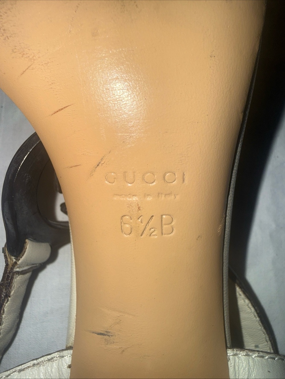 Gucci Cream White Interlocking G T-Strap Sandals - Picture 8 of 9